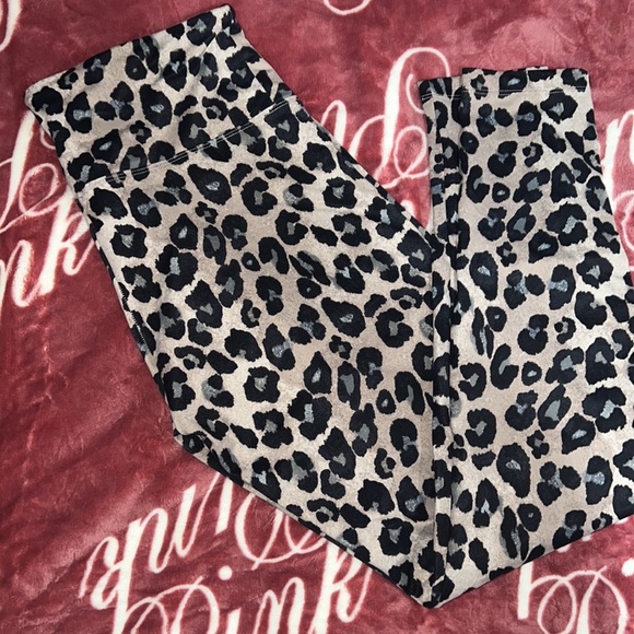 Victoria’s Secret Sport Leopard Leggings - Picture 2 of 3